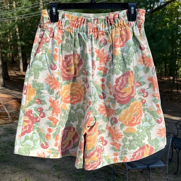 90s Floral Shorts - Picture 2 of 13
